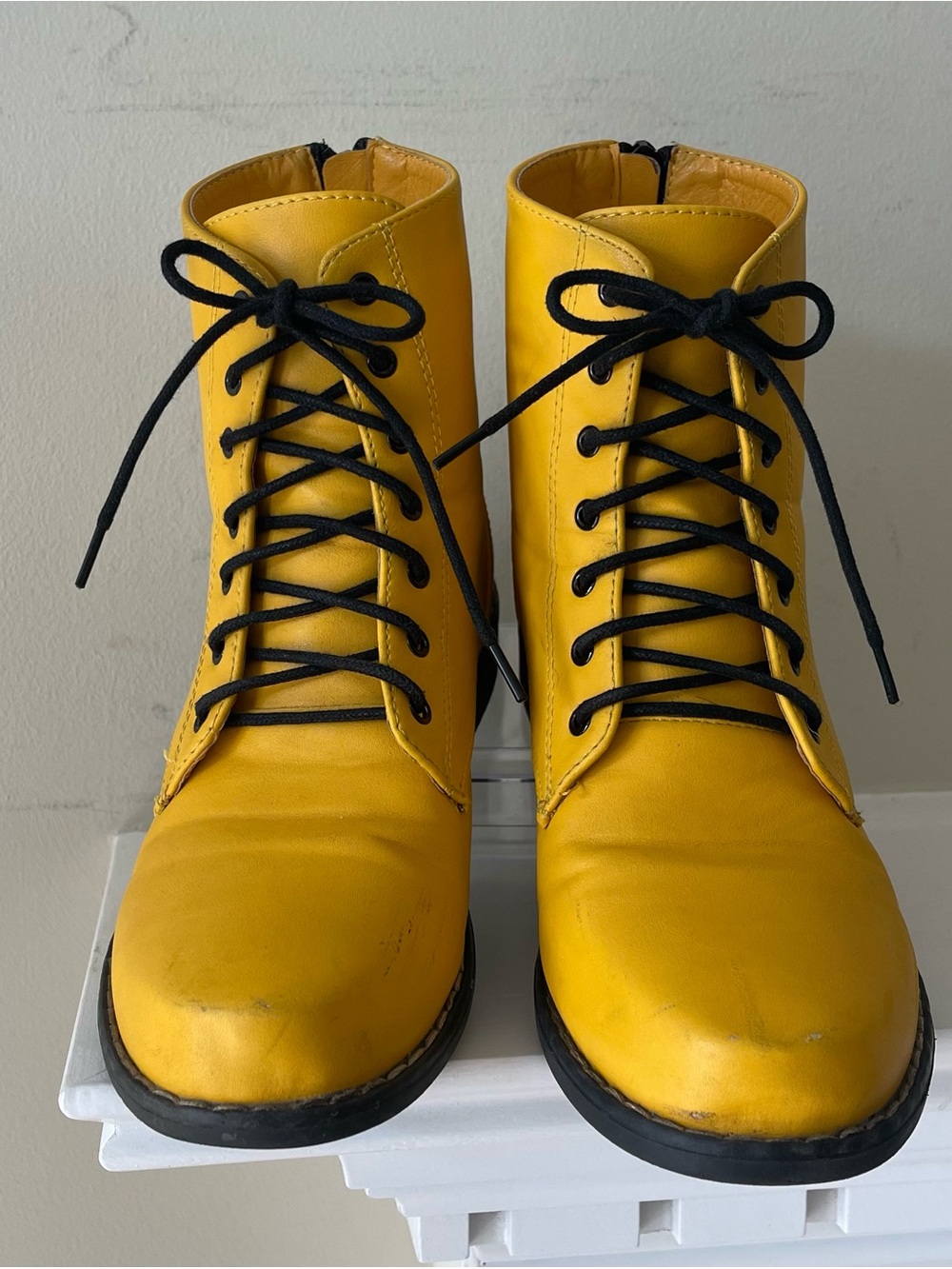 Harper Women’s Yellow Lace-Up Ankle Boots - Classic Urban Style EUC Size 7.5